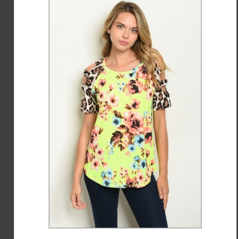 SALE!💙Neon Yellow Leopard Top